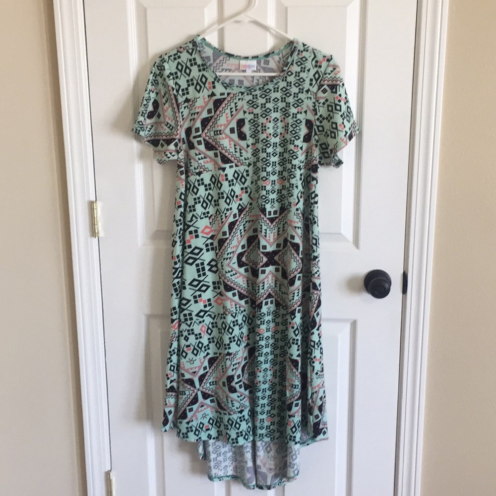Donated: LuLaRoe Carly Geometric Mint Black Peach